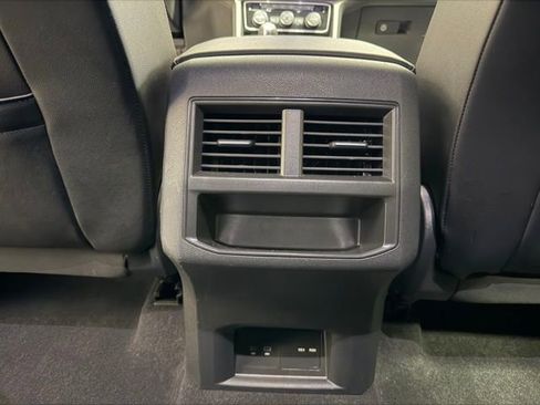 Used 2022 Volkswagen Atlas Cross Sport SE image 37