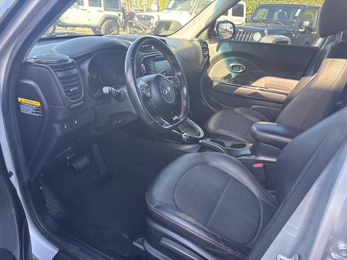Used 2019 Kia Soul ! FWD image 13