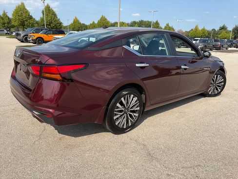 Used 2024 Nissan Altima 2.5 SV w/ SV Premium Package FWD image 7