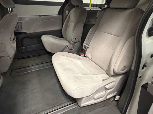 Used 2015 Toyota Sienna LE image 34