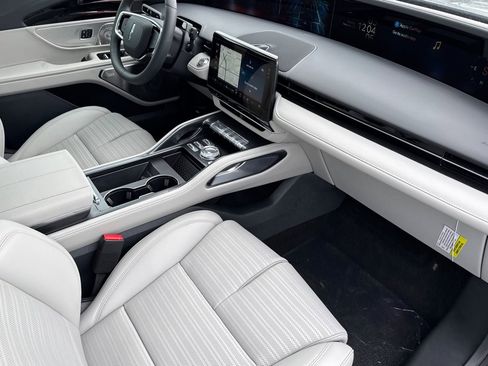 New 2026 Lincoln Nautilus Reserve image 13