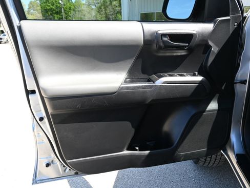 Used 2023 Toyota Tacoma SR5 RWD image 8