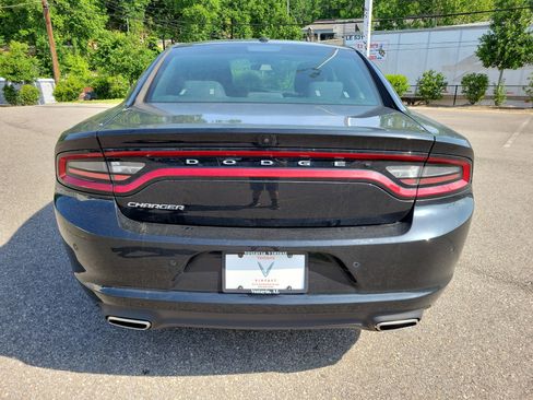 Used 2019 Dodge Charger SXT RWD image 6