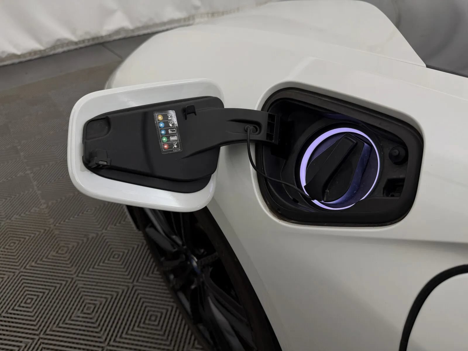 Used 2019 BMW i8 Coupe AWD/4WD image 8