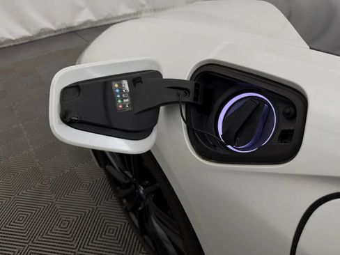 Used 2019 BMW i8 Coupe AWD/4WD image 8