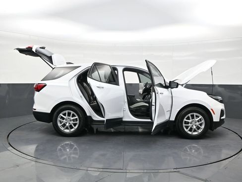 Used 2023 Chevrolet Equinox LS image 30
