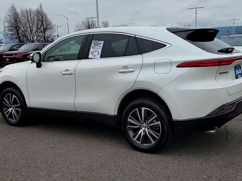 Used 2021 Toyota Venza LE image 6