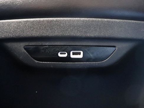 Used 2026 Chrysler Pacifica Limited FWD image 27