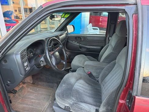 Used 2002 Chevrolet S10 Pickup LS w/ LS Preferred Equipment Group image 7