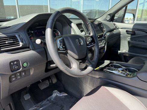 Used 2025 Honda Passport Black Edition image 31