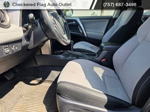 Used 2018 Toyota RAV4 XLE FWD image 8