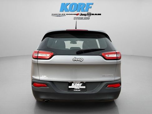 Used 2016 Jeep Cherokee Sport image 23