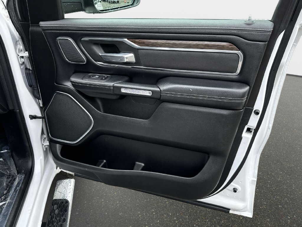 Used 2019 RAM 1500 Laramie AWD/4WD image 8