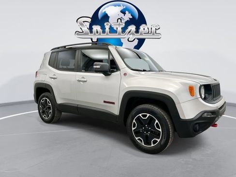 Used 2017 Jeep Renegade Trailhawk image 2