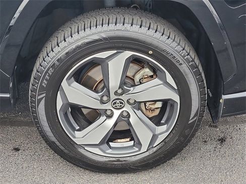 Used 2021 Toyota RAV4 SE image 8