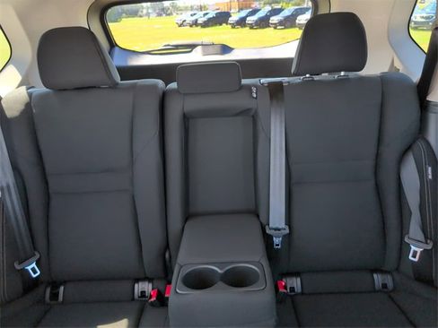 Used 2023 Nissan Rogue S image 25