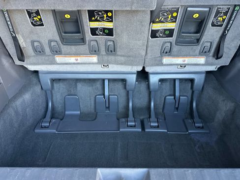 Used 2017 Toyota Sienna XLE Premium image 17