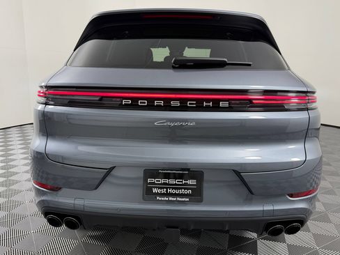Certified 2026 Porsche Cayenne AWD/4WD image 10