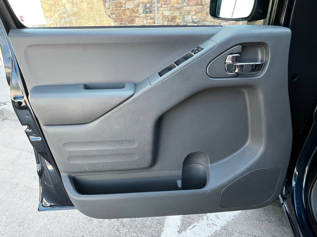 Used 2018 Nissan Frontier SV AWD/4WD image 9