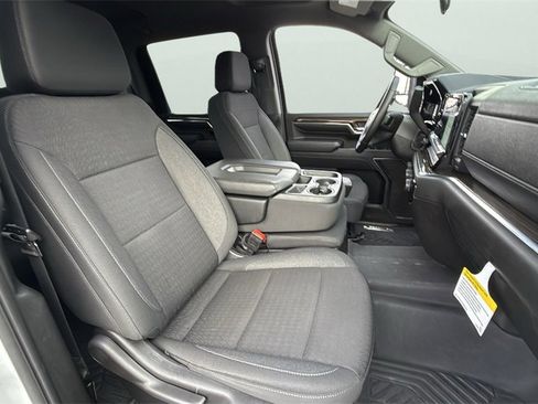 Used 2024 Chevrolet Silverado 2500 LT image 31