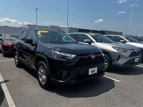 Used 2022 Toyota RAV4 XLE w/ Convenience Package AWD/4WD image 3