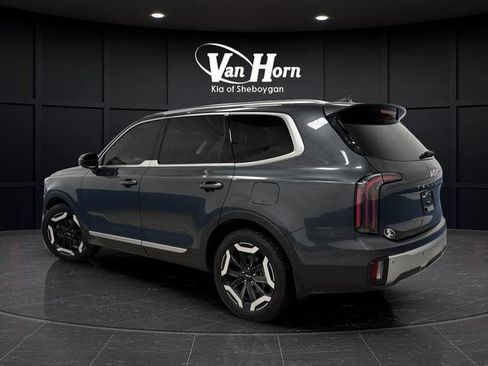 Used 2024 Kia Telluride EX image 3