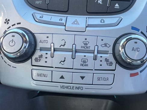 Used 2013 Chevrolet Equinox LTZ FWD image 17
