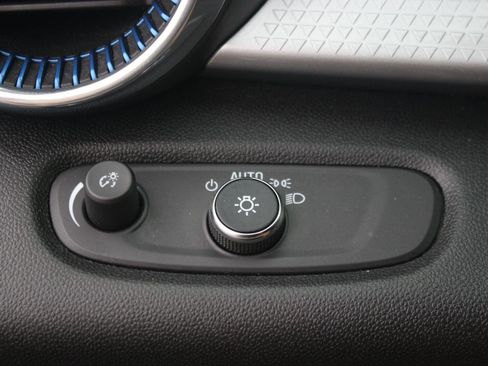 Used 2024 Chevrolet Trax LT FWD image 28