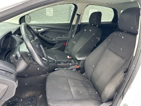 Used 2016 Ford Focus SE w/ SE Sport Package image 11