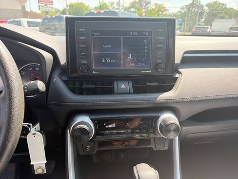 Used 2021 Toyota RAV4 LE FWD image 28