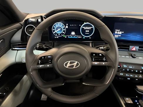 New 2025 Hyundai Elantra Limited image 29