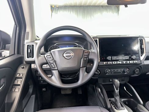 Used 2026 Nissan Frontier SV w/ Tow Package AWD/4WD image 2