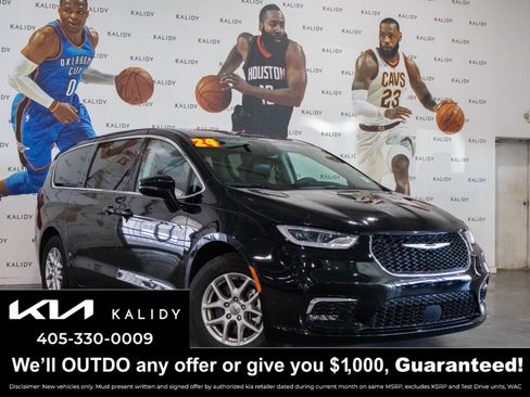 Used 2024 Chrysler Pacifica Touring-L FWD image 1