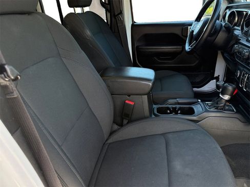 Used 2022 Jeep Gladiator Willys image 15