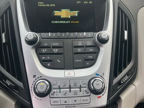 Used 2017 Chevrolet Equinox LT w/ Convenience Package image 16