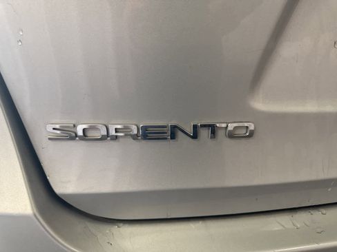 Used 2019 Kia Sorento L image 11