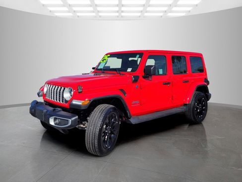 Used 2025 Jeep Wrangler Unlimited Sahara image 8