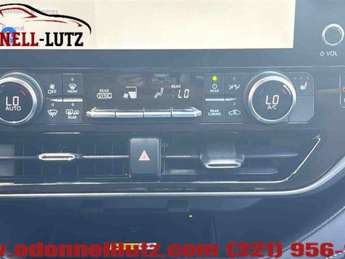 Used 2023 Toyota Highlander XLE FWD image 27