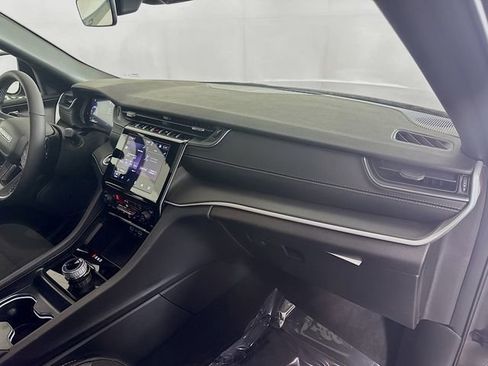 New 2025 Jeep Grand Cherokee Laredo image 29