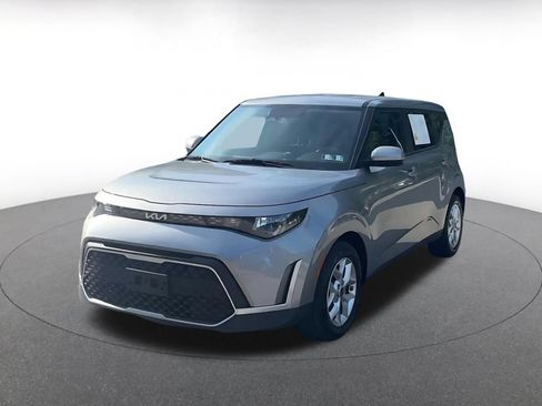 Used 2025 Kia Soul LX w/ LX Technology Package FWD image 6