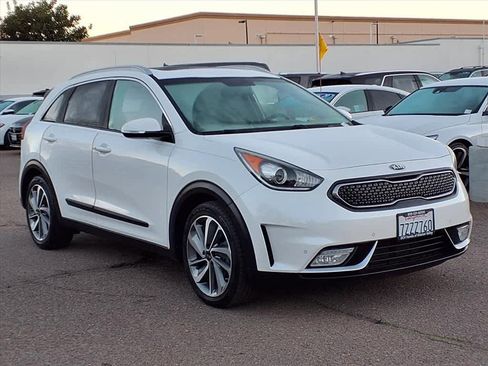 Used 2017 Kia Niro Touring image 3