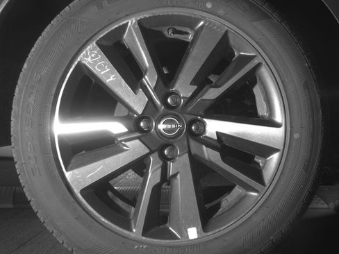 Used 2025 Nissan Versa SV image 15