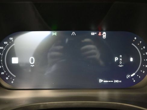 Used 2025 Volvo XC60 B5 Plus AWD/4WD image 11