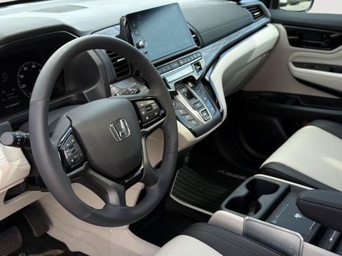 Used 2026 Honda Odyssey Elite image 12