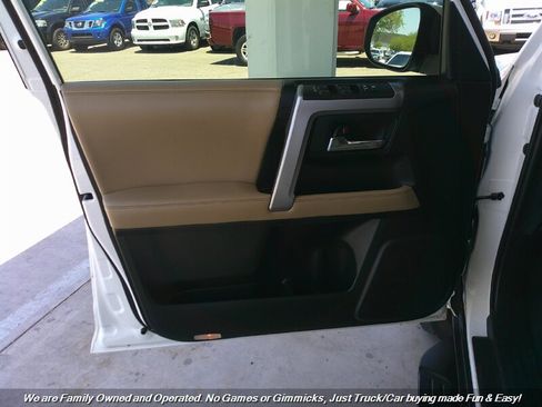 Used 2018 Toyota 4Runner SR5 Premium image 11