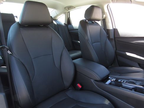 Used 2025 Honda Accord EX-L image 11
