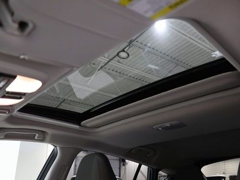 Used 2025 Subaru Crosstrek 2.0i Premium image 27