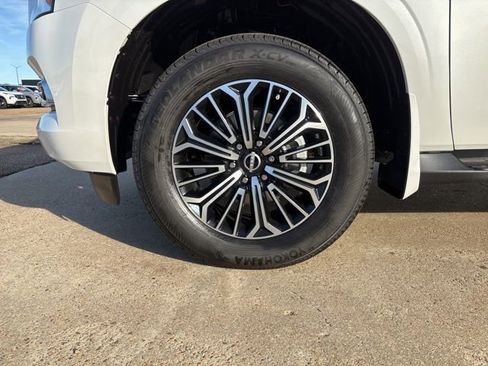 New 2026 Nissan Armada SL w/ Captain's Chari Seat Package image 8