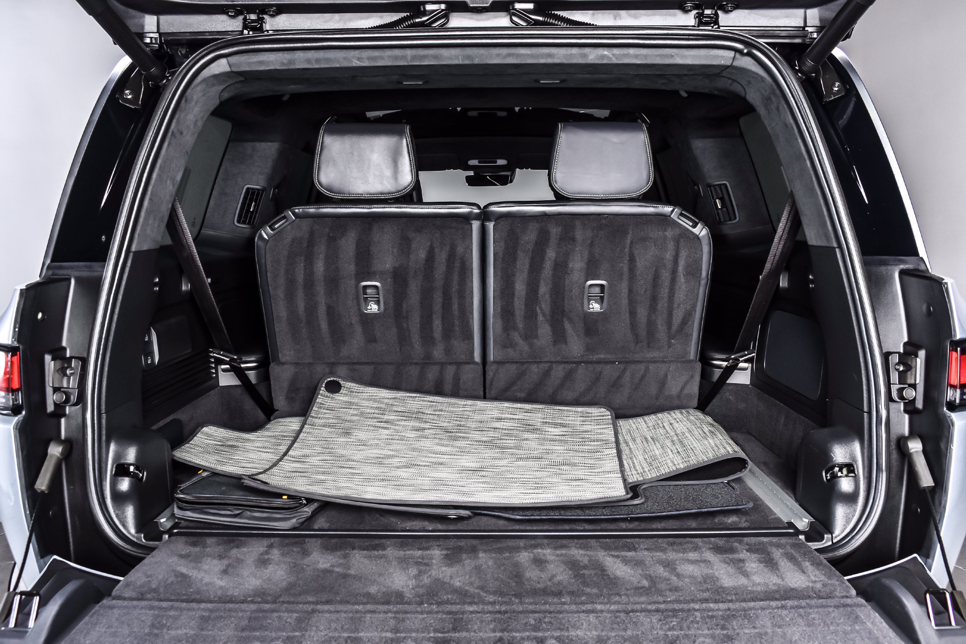 Used 2024 Rivian R1S Adventure Dual AWD/4WD image 12