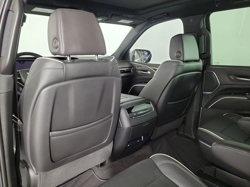 Used 2023 Cadillac Escalade ESV Premium Luxury AWD/4WD image 13